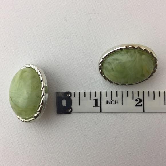 Vintage Green Plastic Statement Clip On Earrings - Picture 8 of 8